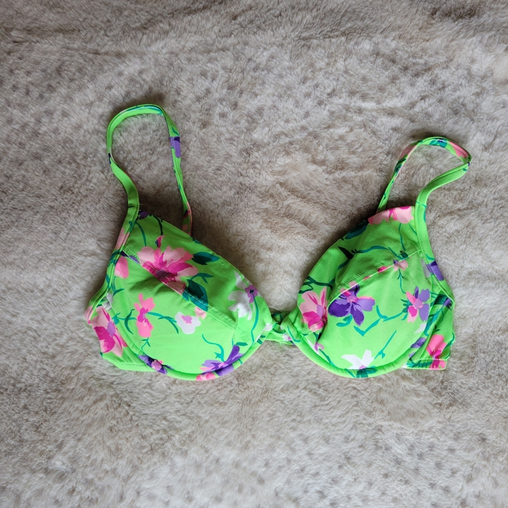 💚 Victoria's Secret Vibrant floral bikini top